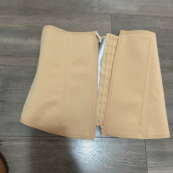 Women’s Waist Trainer - Picture 2 of 5